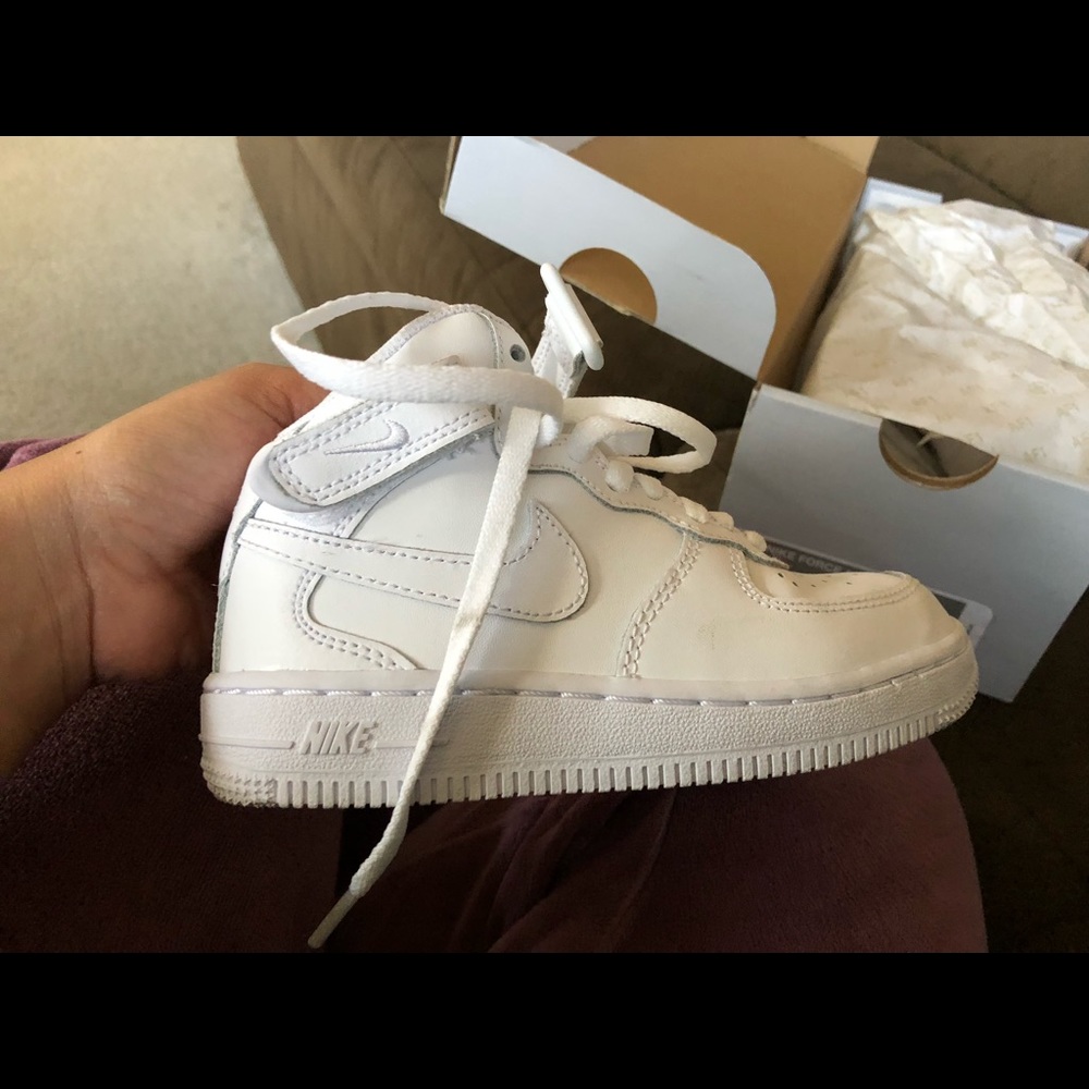 Af1 - Picture 3 of 5